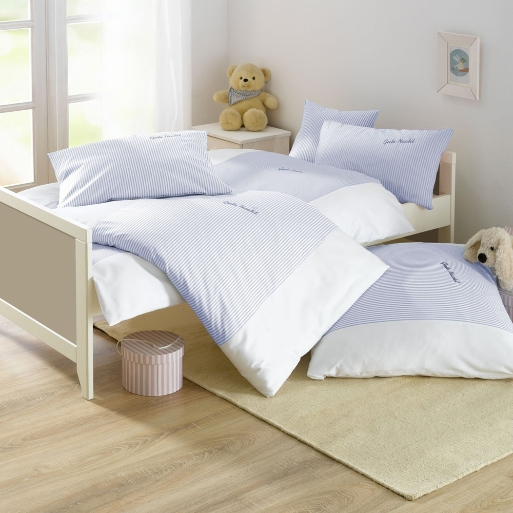 Bettdecken und Kissen